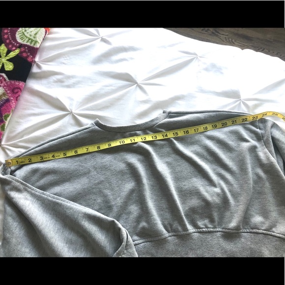 Cropped High-Low Sweatshirt - Picture 14 of 16